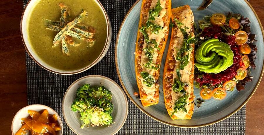 A nourishing plated meal at La Casa de Loto