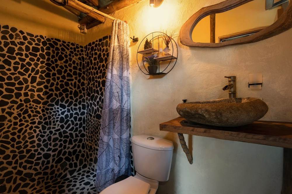 Forest Cabin bathroom